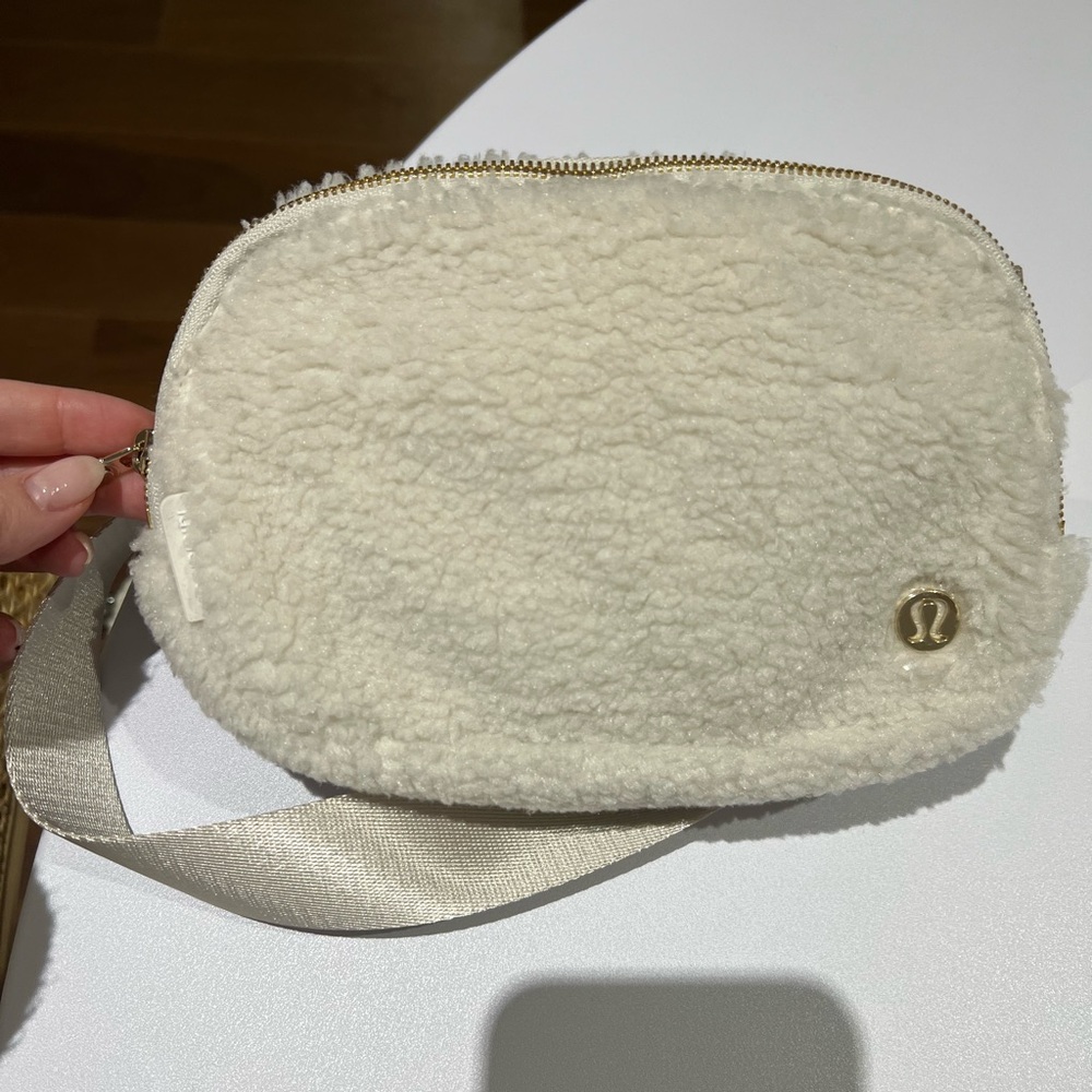 Lululemon White Sherpa Crossbody fannypack